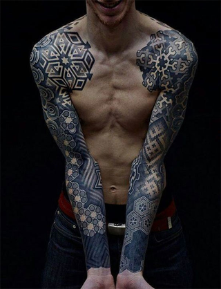 Illustration for article titled Fractal tattoos